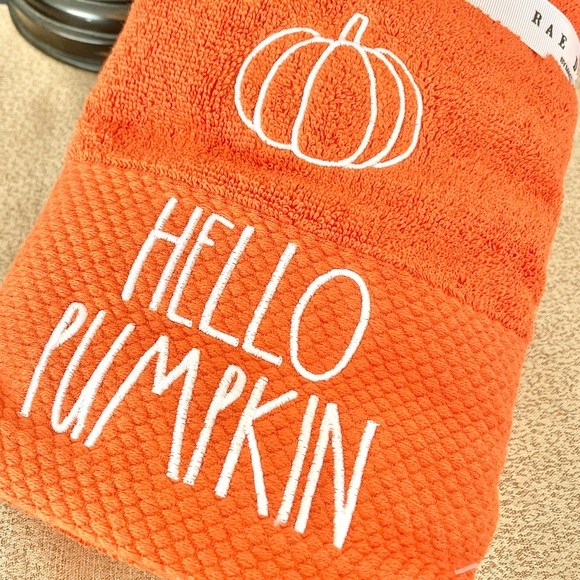 🆕Rae Dunn SET OF 2 HELLO PUMPKIN Hand Towels - Picture 2 of 6